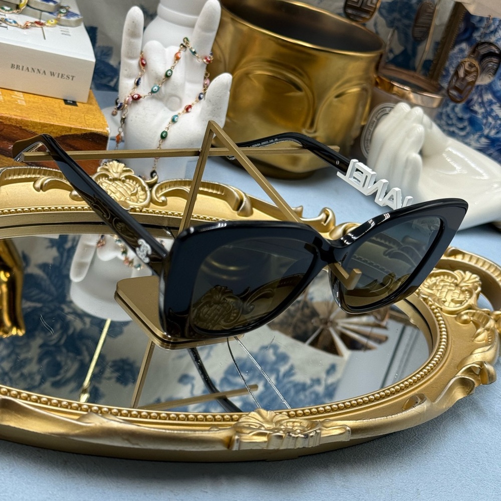 🆕 CHANEL 🧿 NWOT CH5422 Embellished Logo Square Sunglasses, Black & White - Picture 10 of 16